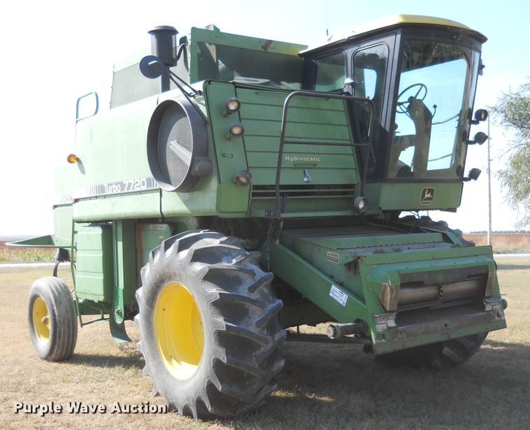 image for item DF4551 1984 John Deere 7720 Turbo  combine