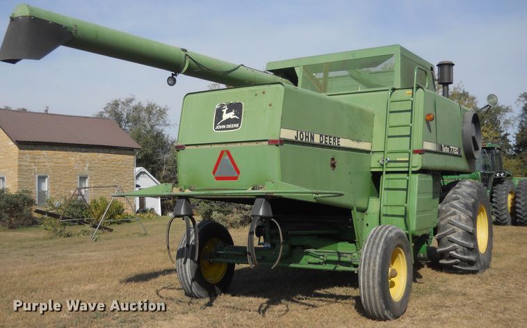 image for item DF4551 1984 John Deere 7720 Turbo  combine