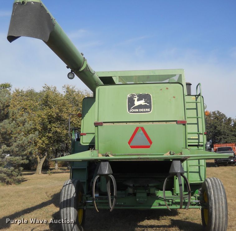 image for item DF4551 1984 John Deere 7720 Turbo  combine