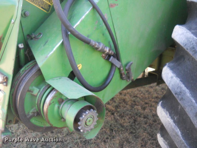 image for item DF4551 1984 John Deere 7720 Turbo  combine