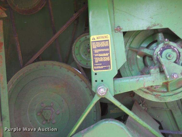 image for item DF4551 1984 John Deere 7720 Turbo  combine