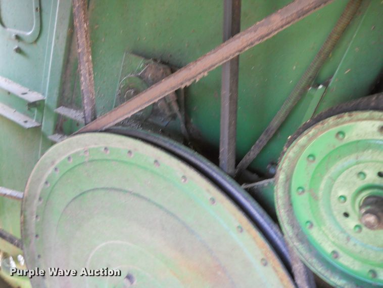 image for item DF4551 1984 John Deere 7720 Turbo  combine