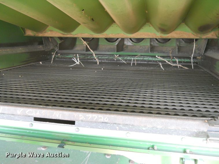 image for item DF4551 1984 John Deere 7720 Turbo  combine