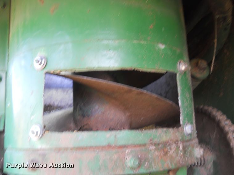 image for item DF4551 1984 John Deere 7720 Turbo  combine