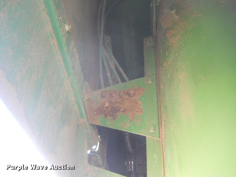image for item DF4551 1984 John Deere 7720 Turbo  combine
