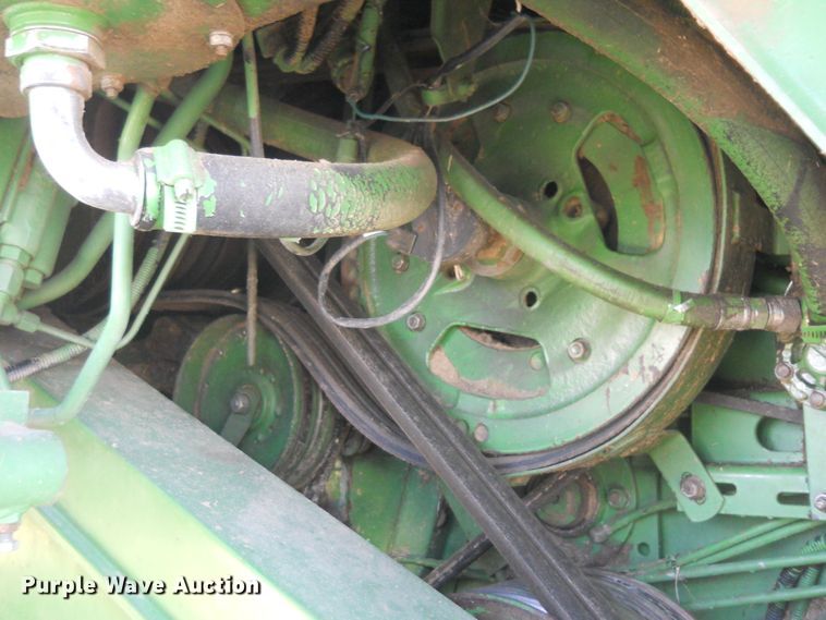image for item DF4551 1984 John Deere 7720 Turbo  combine