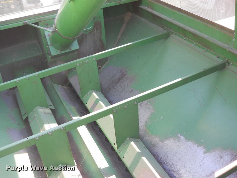 image for item DF4551 1984 John Deere 7720 Turbo  combine