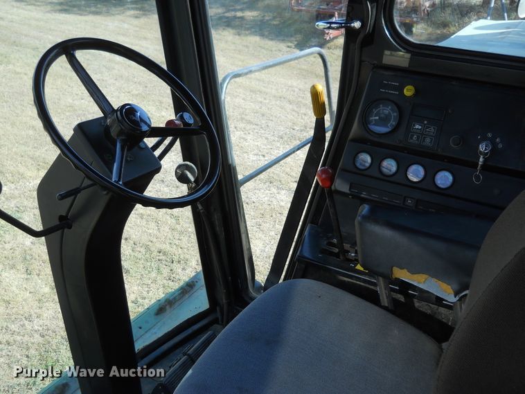 image for item DF4551 1984 John Deere 7720 Turbo  combine