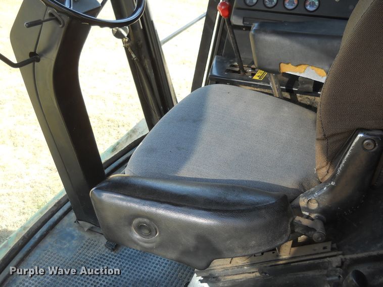 image for item DF4551 1984 John Deere 7720 Turbo  combine