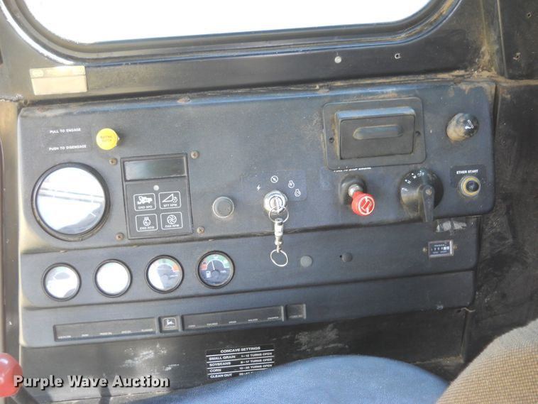 image for item DF4551 1984 John Deere 7720 Turbo  combine