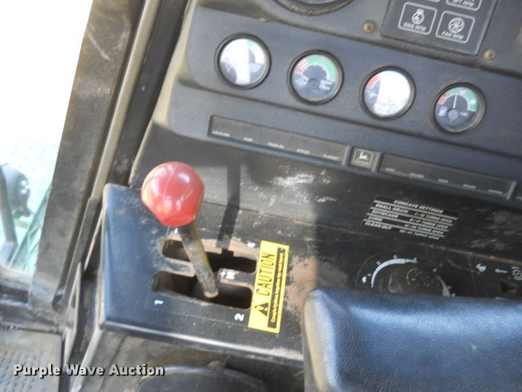 image for item DF4551 1984 John Deere 7720 Turbo  combine