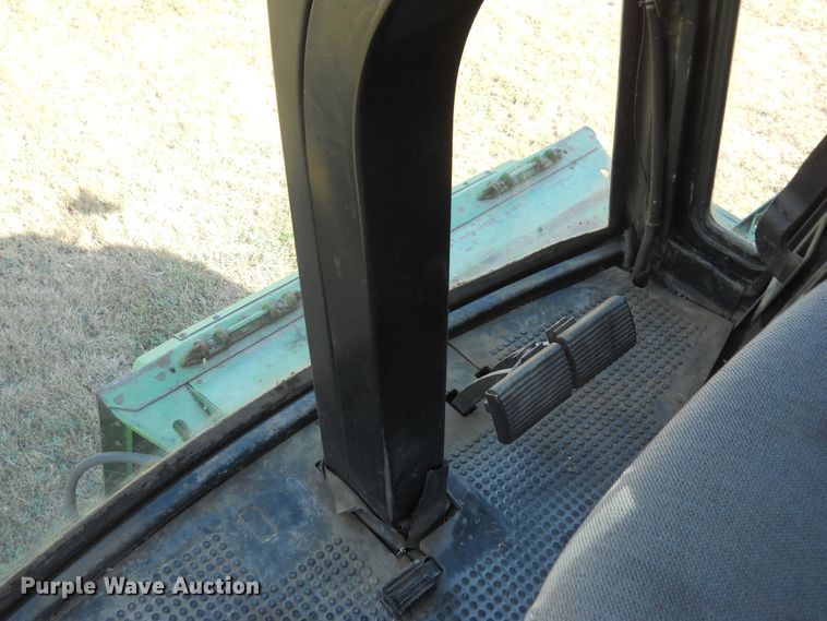 image for item DF4551 1984 John Deere 7720 Turbo  combine