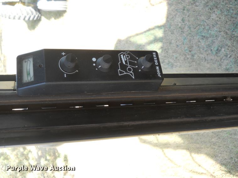 image for item DF4551 1984 John Deere 7720 Turbo  combine