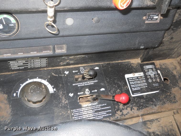 image for item DF4551 1984 John Deere 7720 Turbo  combine