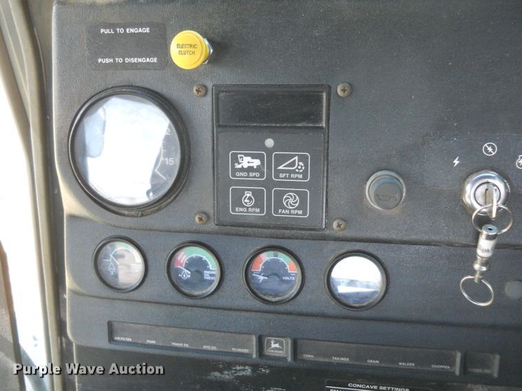 image for item DF4551 1984 John Deere 7720 Turbo  combine