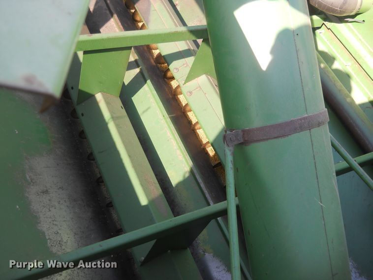 image for item DF4551 1984 John Deere 7720 Turbo  combine