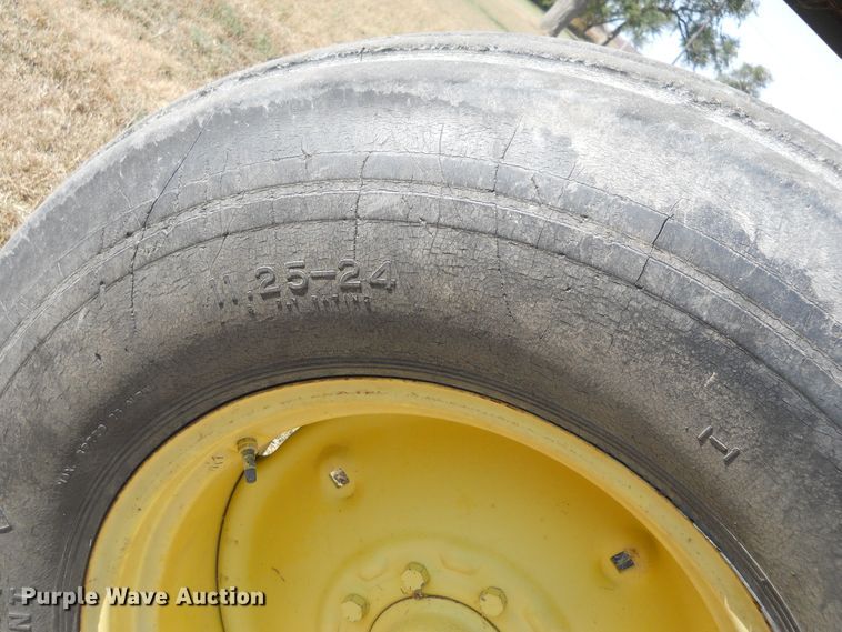 image for item DF4551 1984 John Deere 7720 Turbo  combine