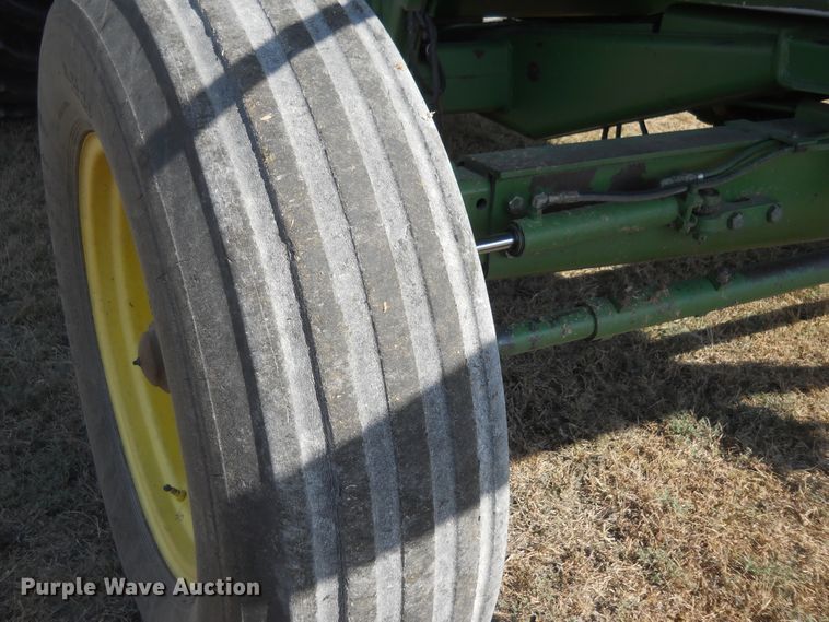 image for item DF4551 1984 John Deere 7720 Turbo  combine