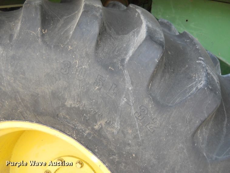 image for item DF4551 1984 John Deere 7720 Turbo  combine