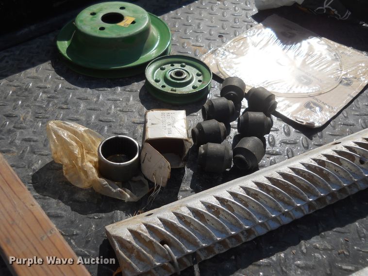 image for item DF4551 1984 John Deere 7720 Turbo  combine