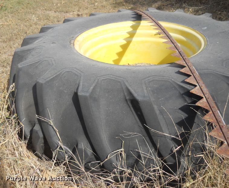 image for item DF4551 1984 John Deere 7720 Turbo  combine