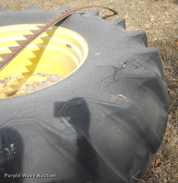 image for item DF4551 1984 John Deere 7720 Turbo  combine