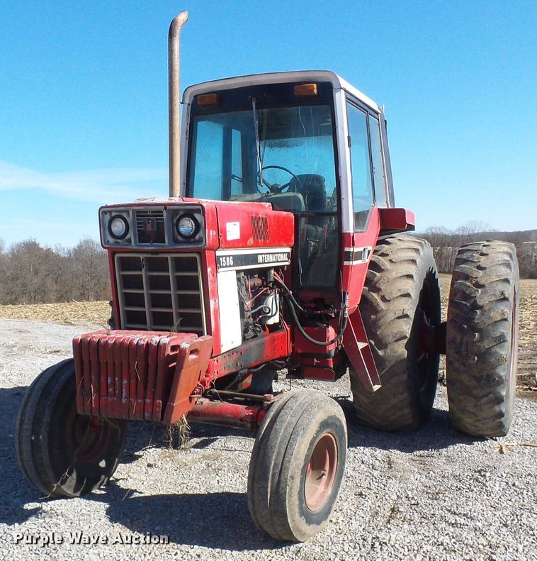 image for item DG2104 International 1586  tractor