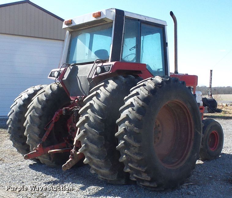 image for item DG2104 International 1586  tractor