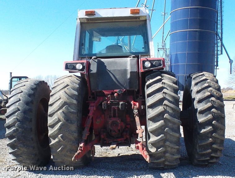 image for item DG2104 International 1586  tractor