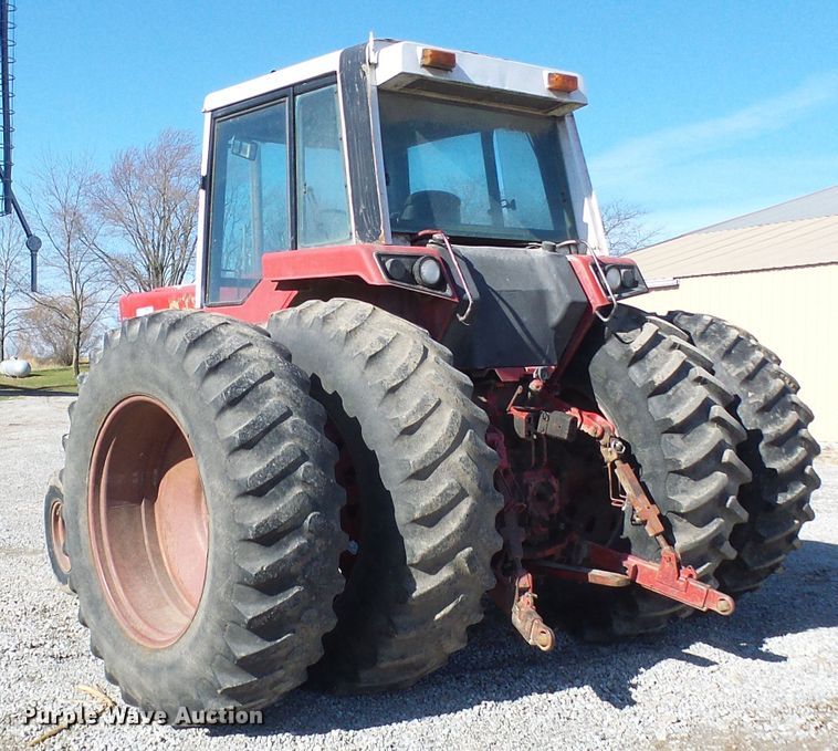 image for item DG2104 International 1586  tractor