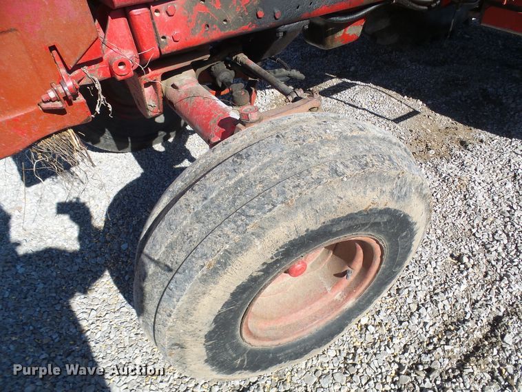 image for item DG2104 International 1586  tractor