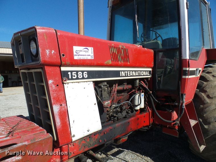 image for item DG2104 International 1586  tractor
