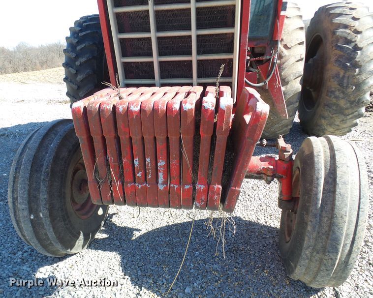 image for item DG2104 International 1586  tractor