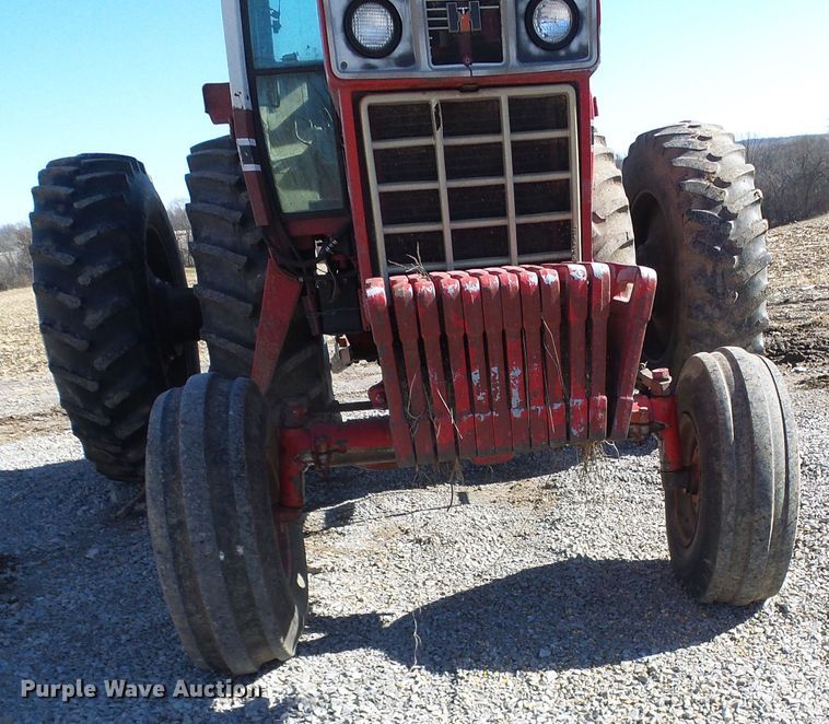 image for item DG2104 International 1586  tractor