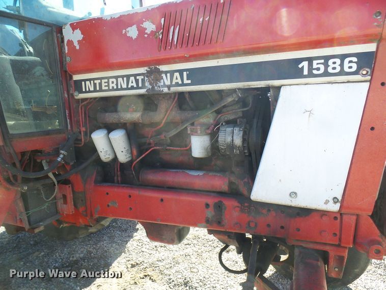 image for item DG2104 International 1586  tractor