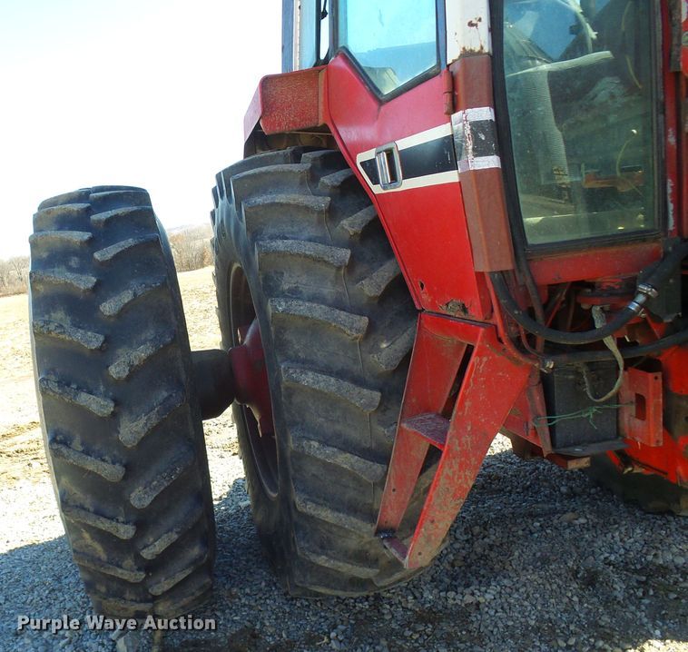 image for item DG2104 International 1586  tractor