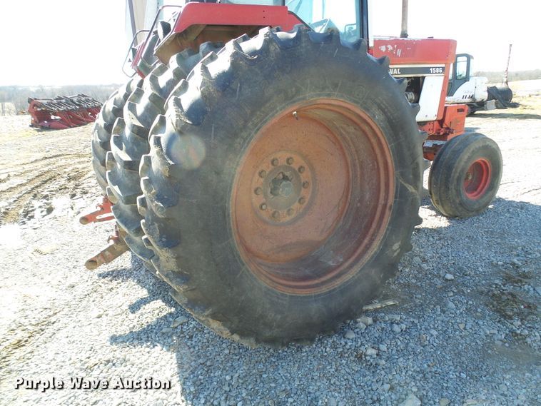 image for item DG2104 International 1586  tractor