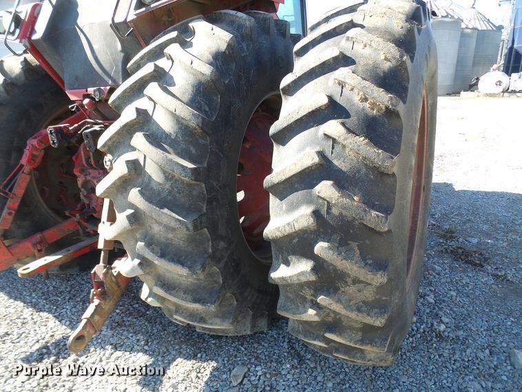 image for item DG2104 International 1586  tractor