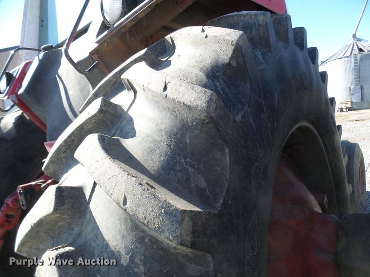 image for item DG2104 International 1586  tractor