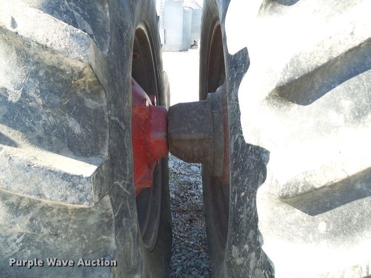 image for item DG2104 International 1586  tractor