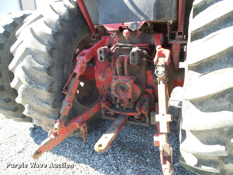image for item DG2104 International 1586  tractor