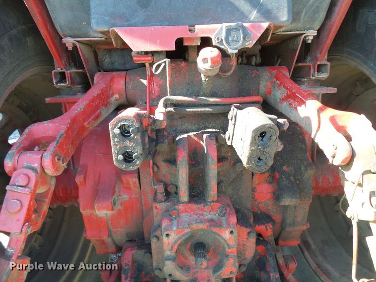 image for item DG2104 International 1586  tractor