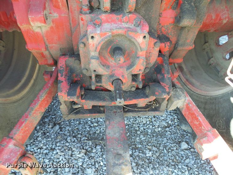 image for item DG2104 International 1586  tractor