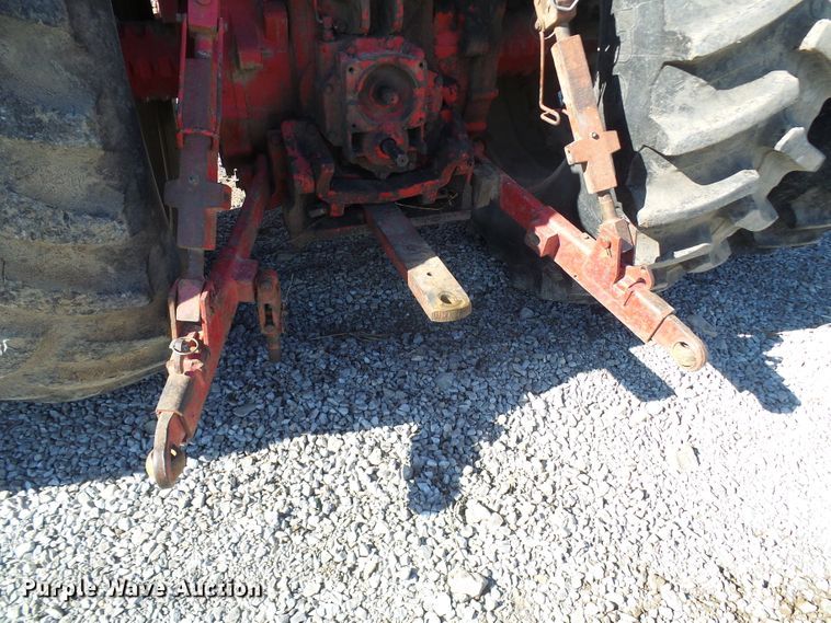 image for item DG2104 International 1586  tractor