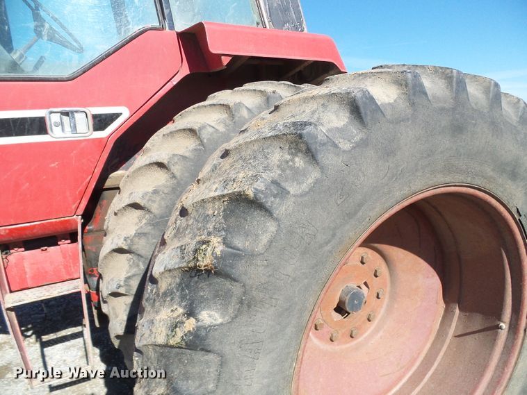 image for item DG2104 International 1586  tractor