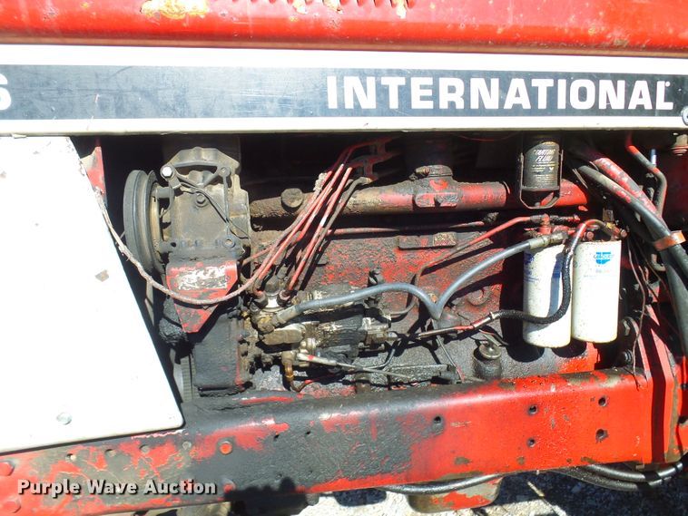 image for item DG2104 International 1586  tractor