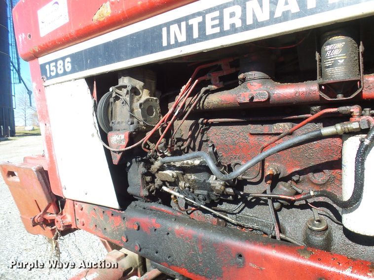 image for item DG2104 International 1586  tractor
