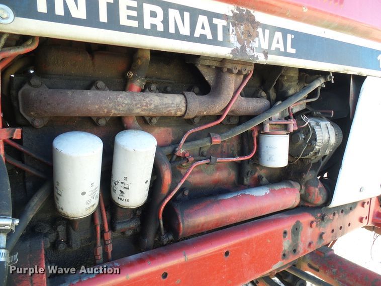 image for item DG2104 International 1586  tractor