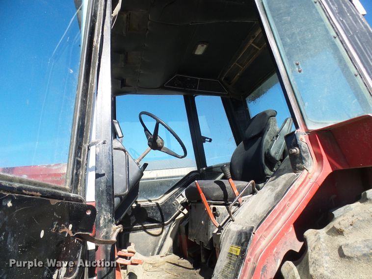 image for item DG2104 International 1586  tractor