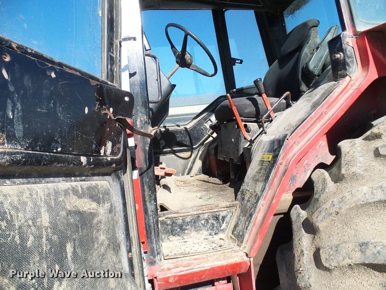 image for item DG2104 International 1586  tractor